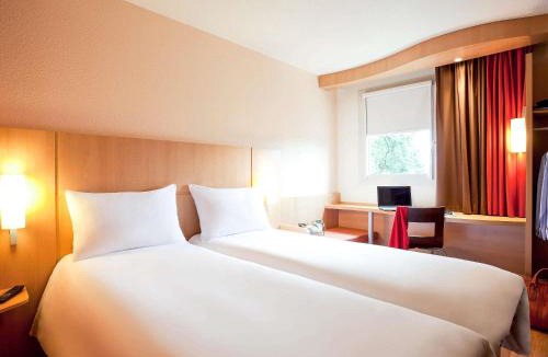 Chaponnay Hotel | ibis Lyon Est Chaponnay