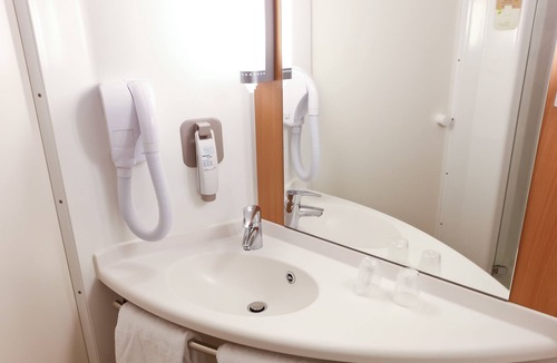 Chaponnay Hotel | ibis Lyon Est Chaponnay