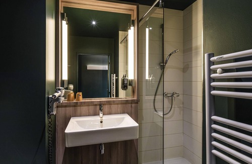 Jonage Hotel | ibis Lyon Meyzieu