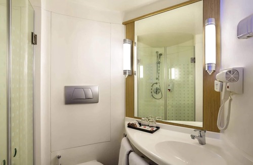 Manado City Centre Hotel | ibis Manado City Center Boulevard