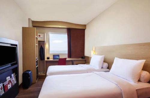 Manado City Centre Hotel | Ibis Manado City Center Boulevard