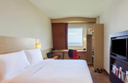 Manado City Centre Hotel | Ibis Manado City Center Boulevard