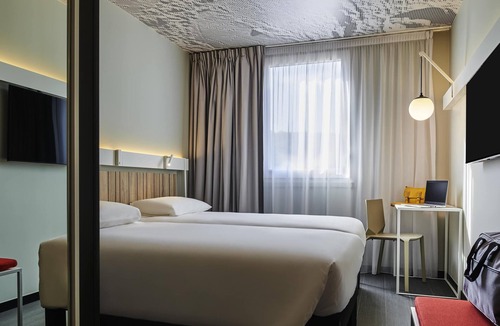 Montlhery Hotel | Ibis Montlhery Paris Sud