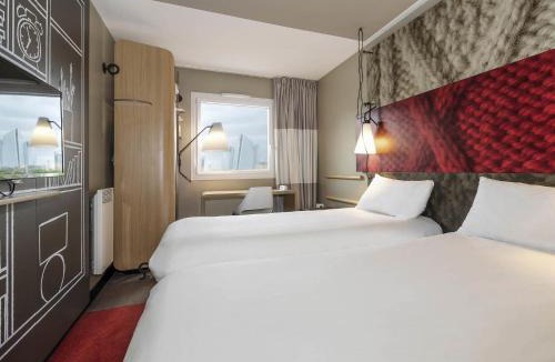 Quartier de la Boule - Champs-Pierreux Hotel | ibis Nanterre La Défense