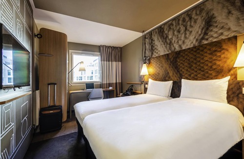 Quartier de la Boule - Champs-Pierreux Hotel | ibis Nanterre la Défense