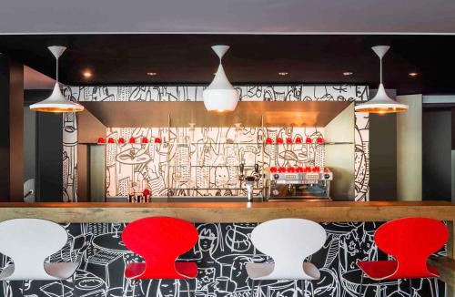 Madeleine-Champ de Mars Hotel | ibis Nantes Centre Gare Sud