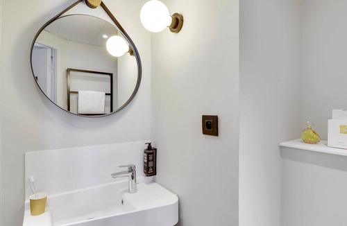 Levallois-Perret Hotel | ibis Paris Levallois Perret
