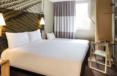 Saint-Denis Hotel | ibis Paris Saint-Denis Stade Sud