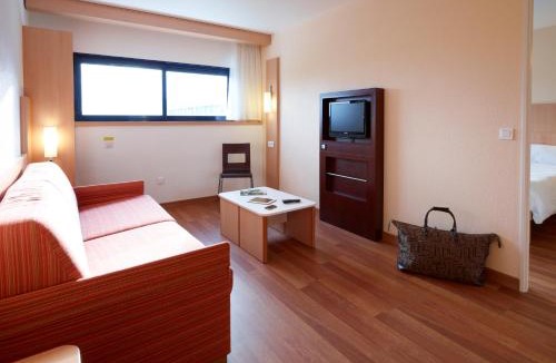 Chasseneuil-du-Poitou Hotel | ibis Poitiers Site du Futuroscope