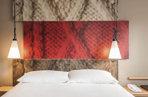 Montigny-le-Bretonneux Hotel | ibis Saint Quentin En Yvelines Velodrome