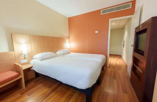 Saint-Quentin Hotel | ibis Saint Quentin Basilique