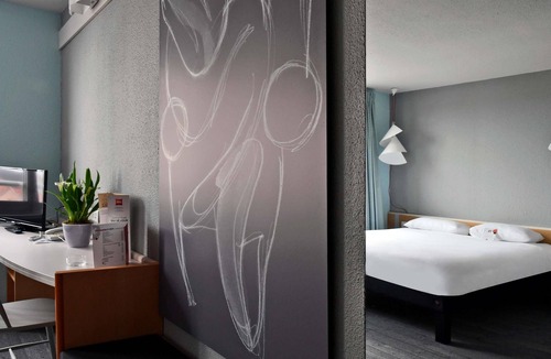 Saint-Quentin Hotel | ibis Saint Quentin Basilique