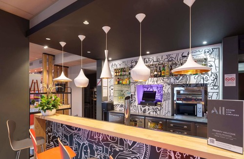 Saint-Quentin Hotel | ibis Saint Quentin Basilique