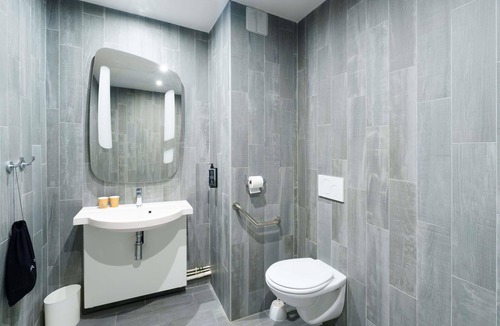 Saint-Quentin Hotel | ibis Saint Quentin Basilique