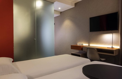 Bourg-la-Reine Hotel | ibis Styles Bourg La Reine