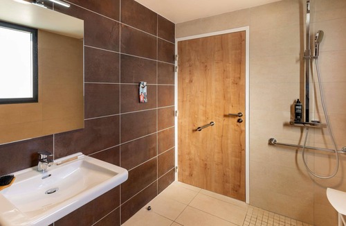 Cabries Hotel | Ibis Styles Cabriès Aix-En-Provence Tgv