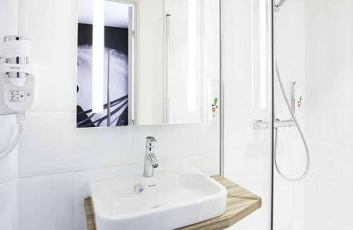 Laval Hotel | ibis Styles Laval Centre Gare