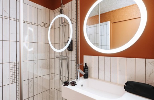 Miroir - Batignolles Hotel | ibis Styles Le Mans Centre Gare