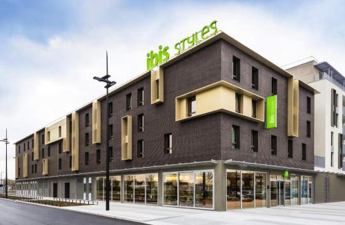 Guyancourt Hotel | ibis Styles Versailles Guyancourt