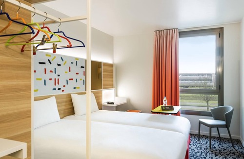 Guyancourt Hotel | ibis Styles Versailles Guyancourt