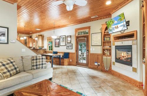 Historic Downtown Manteo House | IC2 - Endless Summer Cottage