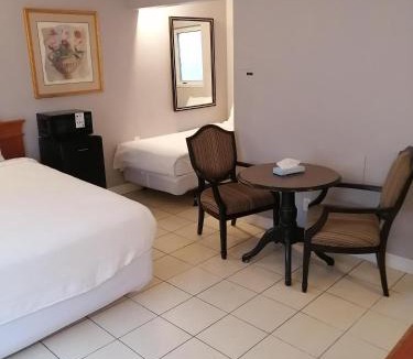 Windsor Hotel | iCheck Inn Motel Windsor