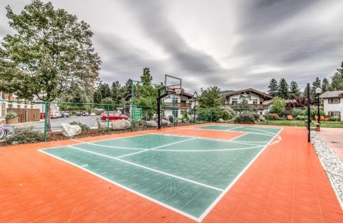 Downtown Leavenworth House | Icicle Village Resort 402: Juniper Studio