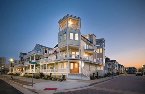 Leeds Point House | Icon Playce: Beachfront with 360 rooftop