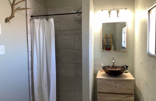 Tucumcari Hotel | Iconic Apache Motel 1 bedroom suite pet friendly ground floor
