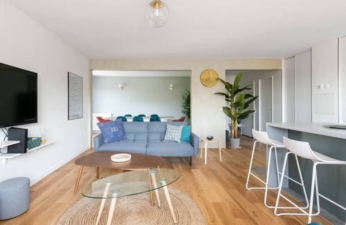 Clamart Apartment | ICONIC apartment, close to shops, Porte de Versailles