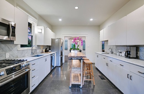 Clarksville House | Iconic Austin Home + Shared Pool - Hemingway!