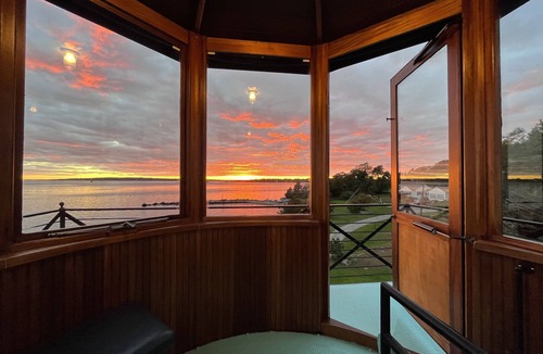 Bristol House | Iconic Bristol Ferry Lighthouse