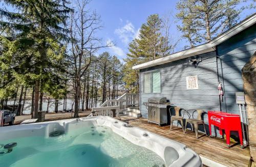Blakeslee House | Iconic Cabin Hot tub fire pit lakefront dock pet friendly and more