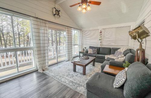 Blakeslee House | Iconic Cabin Hot tub fire pit lakefront dock pet friendly and more