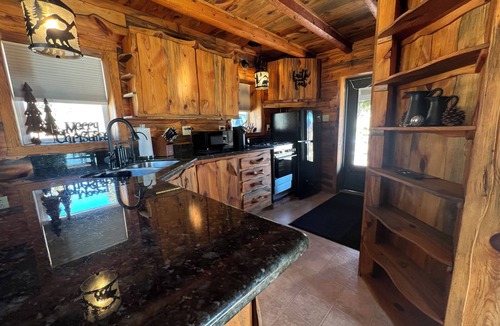 Divide Cabin | Iconic Colorado Experience/Getaway: Hot Tub, Sauna & Mountain View, 43 acres