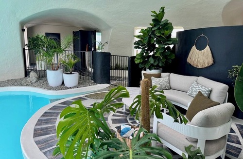 Peka Peka House | Iconic & Curvaceous Beach House