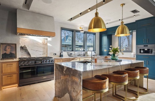 East Cesar Chavez House | Iconic Downtown Estate: Pool & Moroccan Suite