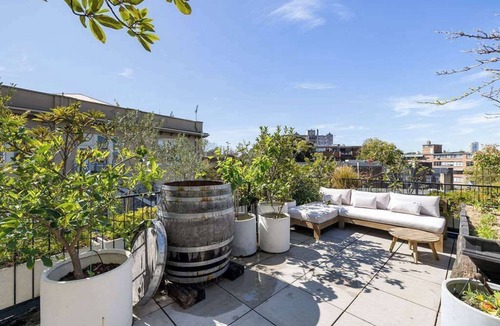 Elizabeth Bay Apartment | Iconic Elizabeth Bay Pad