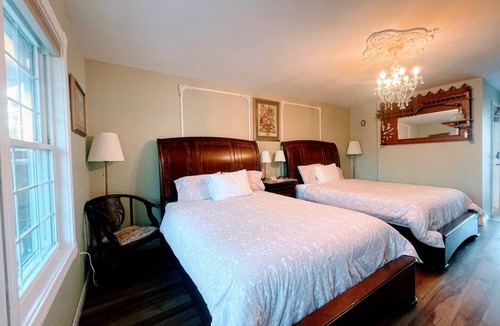 Wolfville Bed & Breakfast | Iconic Gingerbread House Inn