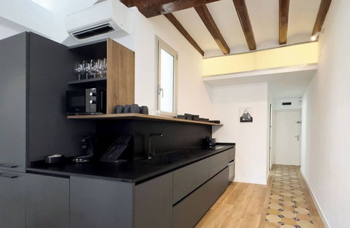 El Born Apartment | Iconic Gothic Quarter apartment, Stunning Views, WiFi, AC. Best location!