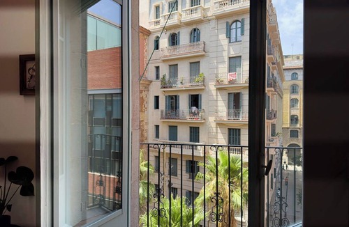 El Born Apartment | Iconic Gothic Quarter apartment, Stunning Views, WiFi, AC. Best location!