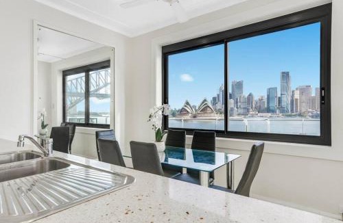 Kirribilli Apartment | Iconic Harbour Views