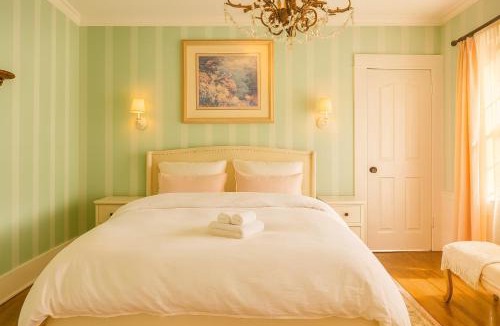 Hollywood House | Iconic Hollywood Homestay Near Walk Of Fame