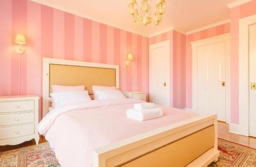 Hollywood House | Iconic Hollywood Homestay Near Walk Of Fame