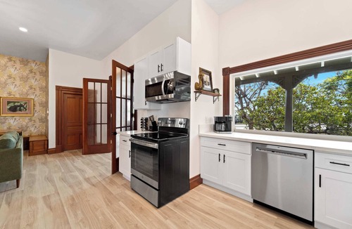 Bankers Hill House | Iconic Mansion with Hot Tub, GYM, Arcade & Parking