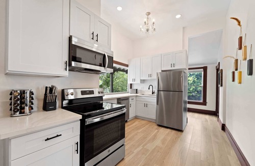 Bankers Hill House | Iconic Mansion with Hot Tub, GYM, Arcade & Parking