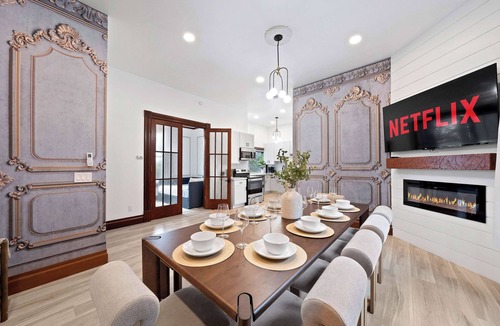 Bankers Hill House | Iconic Mansion with Hot Tub, GYM, Arcade & Parking