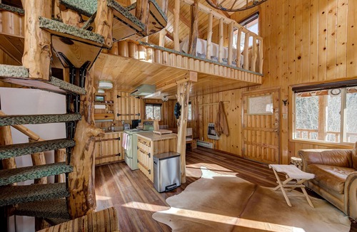 Taos Ski Valley Cabin | Iconic Mountain Cabin | River | Couples | Peaceful (pet-friendly)