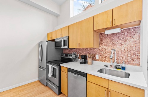 Lower Queen Anne House | Iconic Seattle Experience: Explore Seattle's Unique Downtown! Great for Groups!