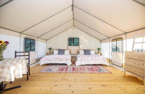 Cassville House | Iconic Tented Cabin with Fire Pit in Cassville, Missouri